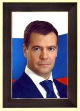 Портрет Медведева в деревянной раме - орех, серия СТАНДАРТ