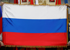 знамя России на атласе триколор